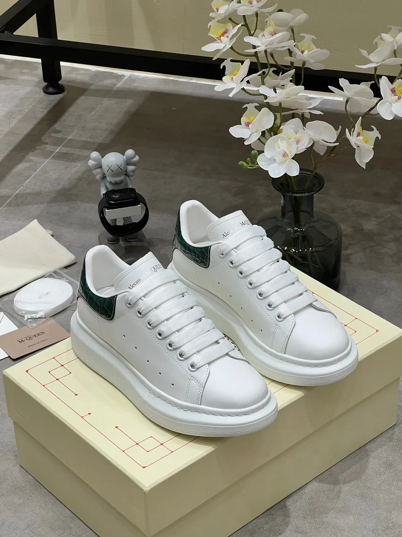 Alexander McQueen Sneaker Oversized Blanc Vert Semelle Plateforme Cuir Supérieur Lifestyle Sneakers 9