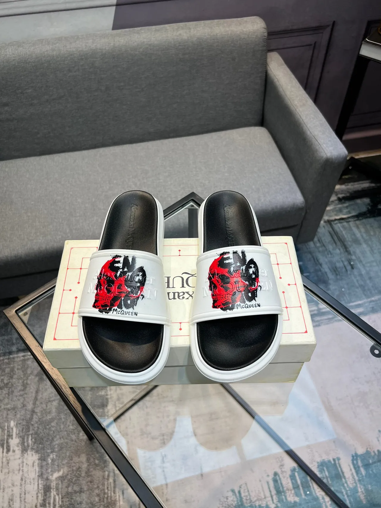 Alexander McQueen Crâne Glisse Blanc Noir Sangle Large Impression Graphique Chaussures 2