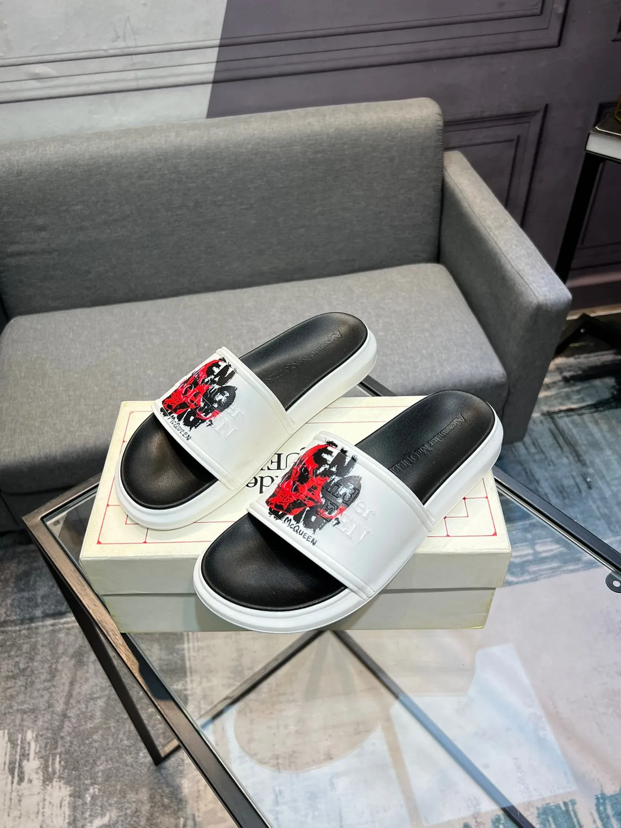 Alexander McQueen Crâne Glisse Blanc Noir Sangle Large Impression Graphique Chaussures 3
