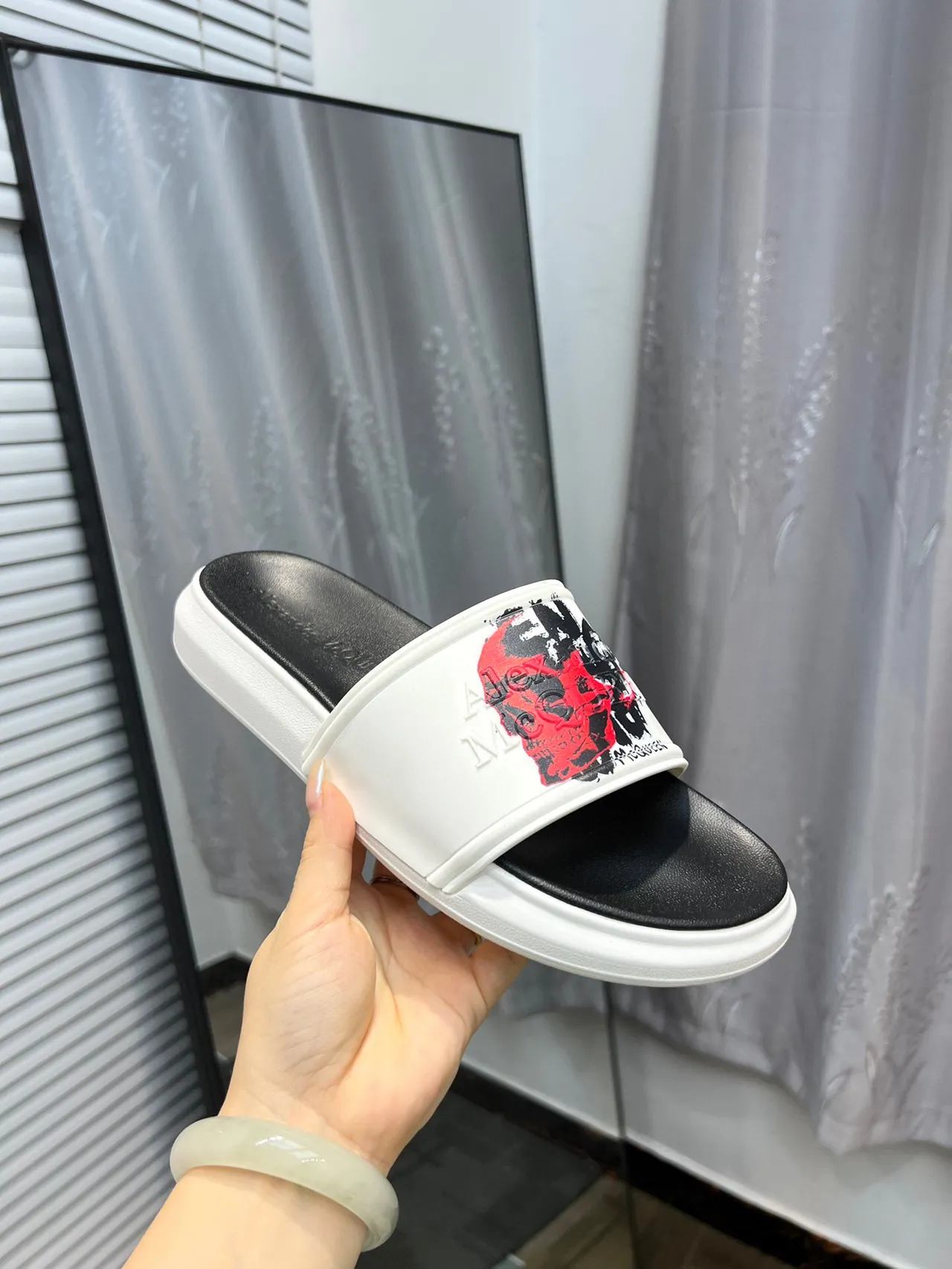Alexander McQueen Crâne Glisse Blanc Noir Sangle Large Impression Graphique Chaussures 6
