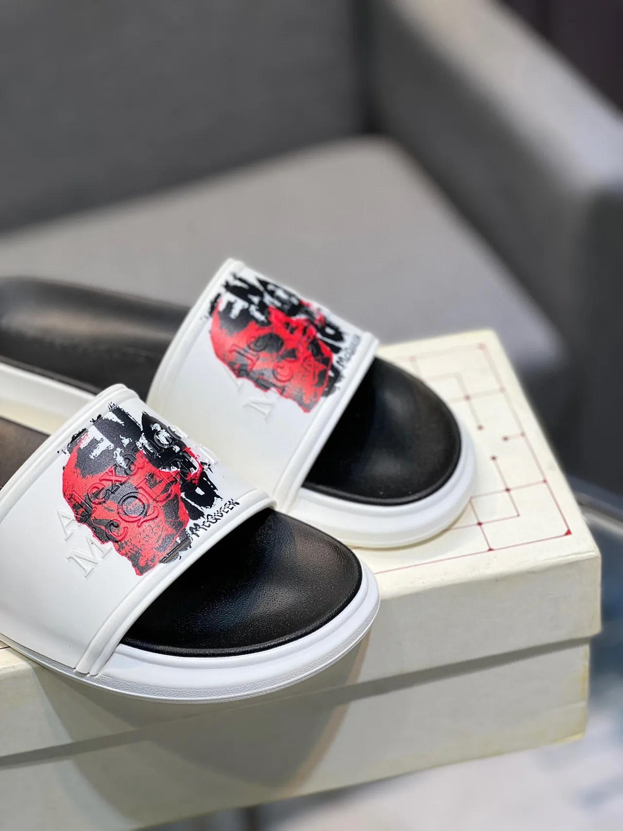 Alexander McQueen Crâne Glisse Blanc Noir Sangle Large Impression Graphique Chaussures 9