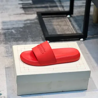 Alexander McQueen Slide लाल मोल्डेड रबर स्लिपर