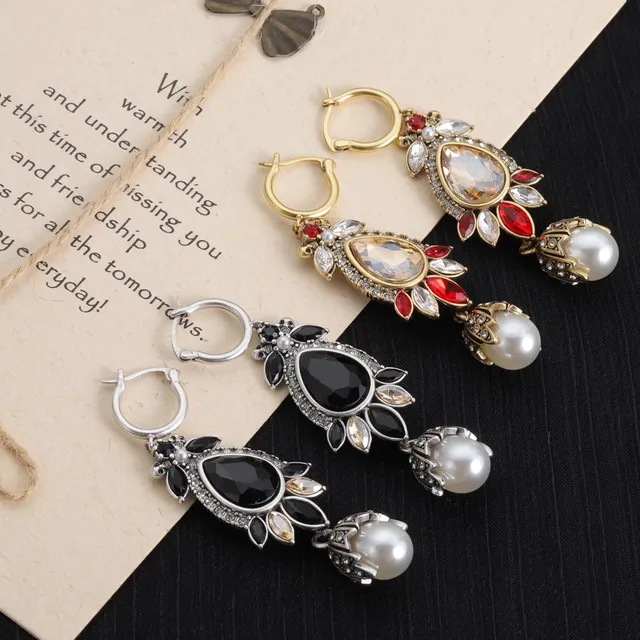 Alexander McQueen मकड़ी का खोपड़ी मोती और क्रिस्टल कानों की अँगूठियाँ 3