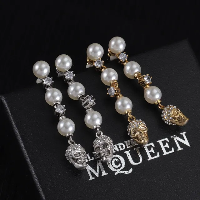 Alexander McQueen मकड़ी का खोपड़ी मोती और क्रिस्टल कानों की अँगूठियाँ 6