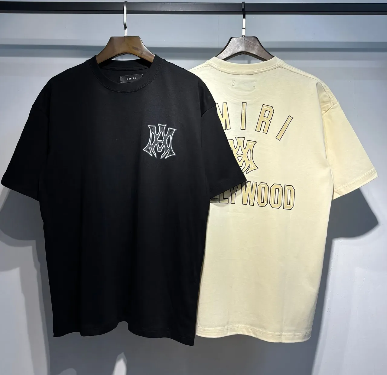 Camiseta Amiri preta bege de modelagem oversized com estampa gráfica nas costas 8