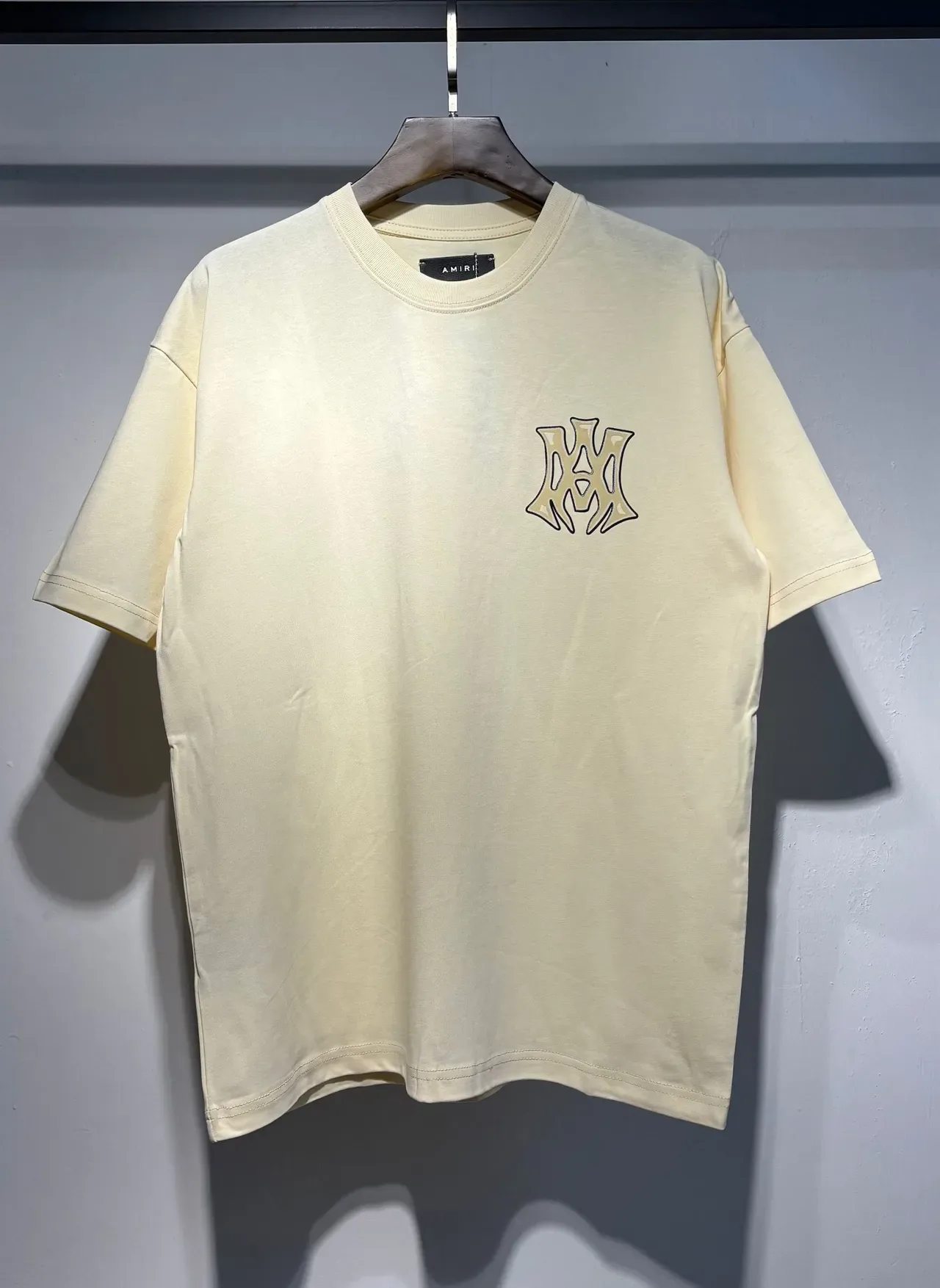 Camiseta Amiri preta bege de modelagem oversized com estampa gráfica nas costas 12