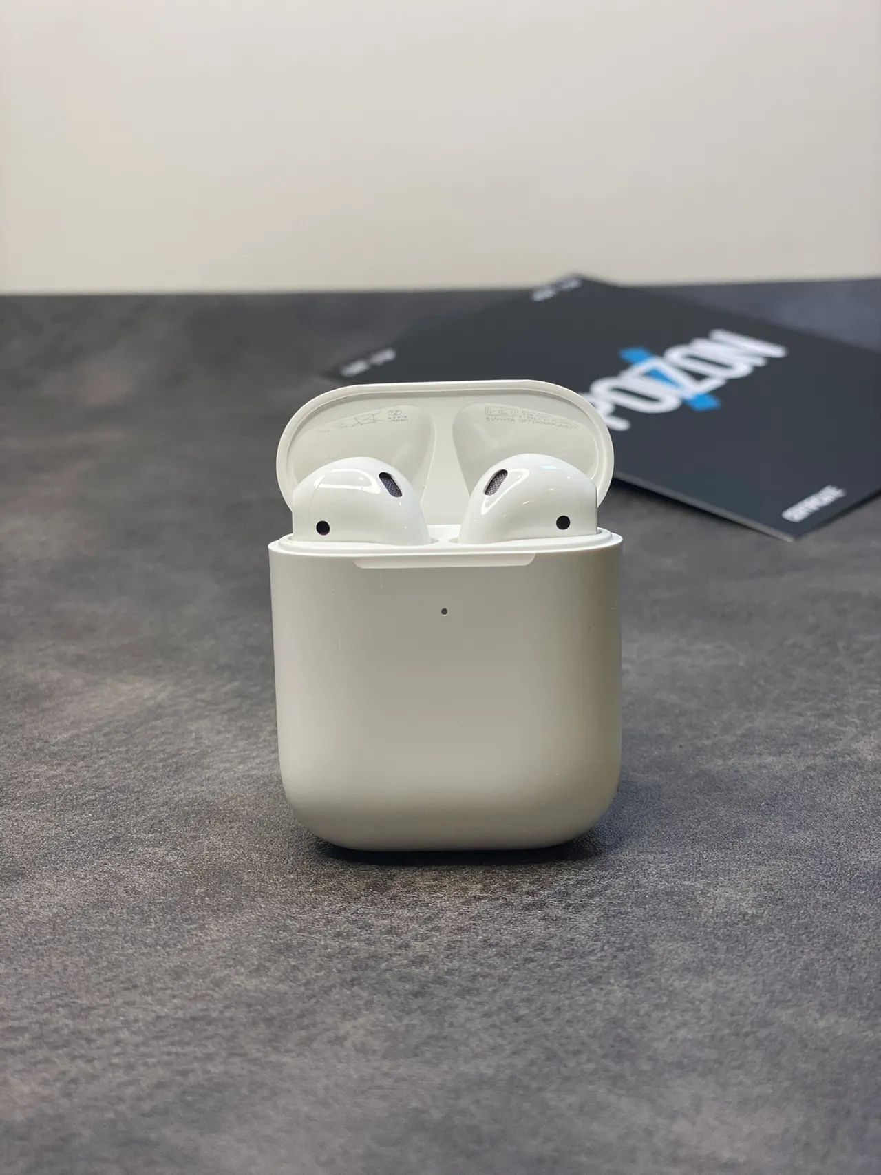 Apple AirPods সাদা কম্প্যাক্ট স্টেম-স্টাইল গ্লসি ফিনিশ TWS ইয়ারবাডস 9