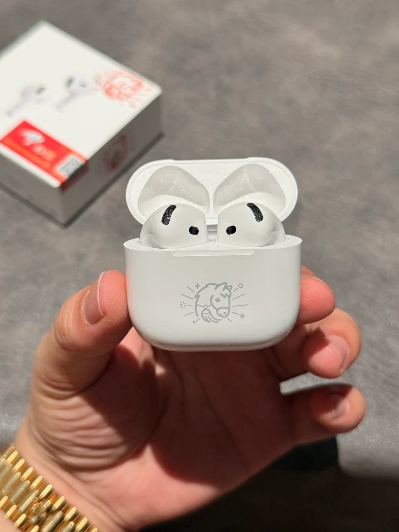 Apple Blanc Gris Brillant Gravé Motif Cheval TWS écouteurs 4