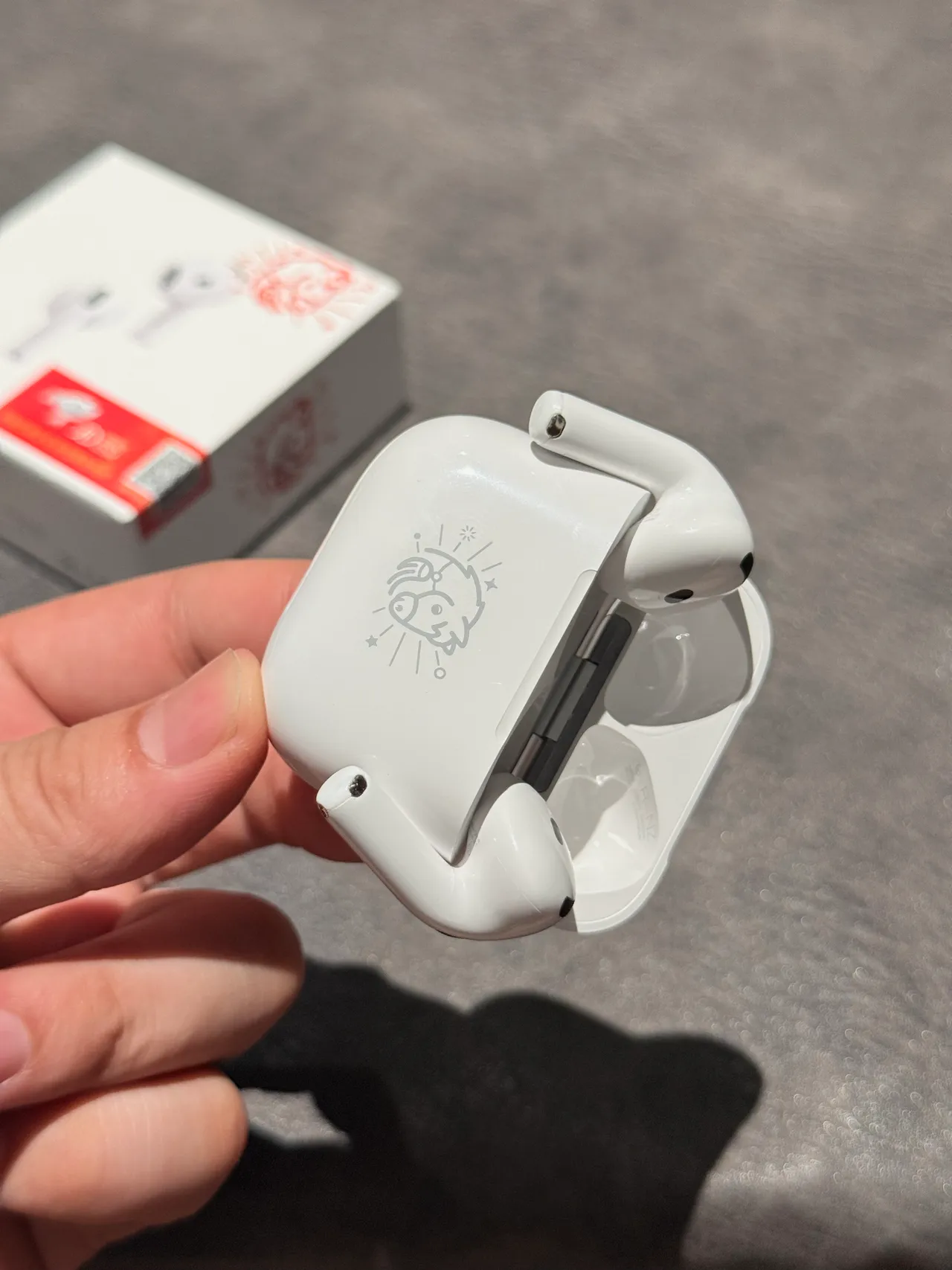 Apple Blanc Gris Brillant Gravé Motif Cheval TWS écouteurs 8