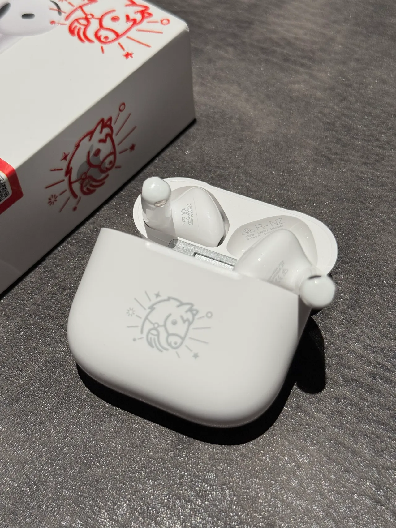Apple Blanc Gris Brillant Gravé Motif Cheval TWS écouteurs 11
