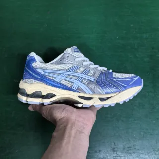 ASICS Gel-Kayano أزرق فضي طبقات شبكة-صناعي علوية شرائط معدنية أحذية جري