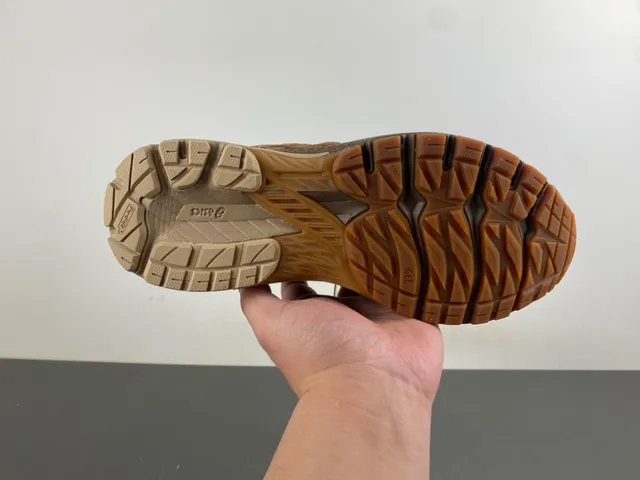 ASICS Gel-Kayano Tênis lifestyle de camurça e malha marrom 9