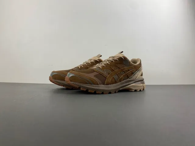 ASICS Gel-Kayano Tênis lifestyle de camurça e malha marrom 10