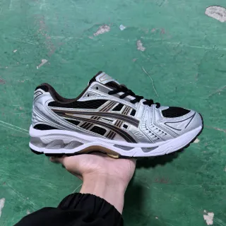 ASICS Gel-Kayano चांदी काला सोना रनिंग जूते