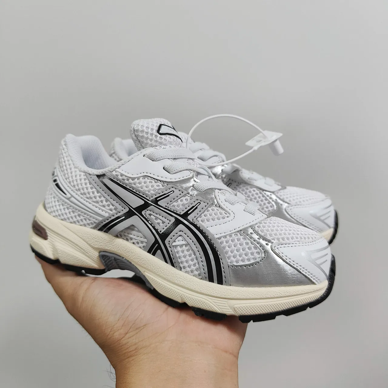 ASICS Gel-Kayano White Blue Structured Mesh Upper Tiger Logo Branding Running Shoes 18