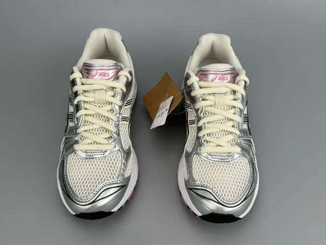 ASICS चाँदी गुलाबी धातु संश्लेषित ओवरले सफेद इंजीनियरिंग जाल दौड़ने के जूते 5