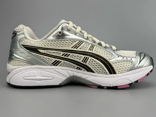 ASICS चाँदी गुलाबी धातु संश्लेषित ओवरले सफेद इंजीनियरिंग जाल दौड़ने के जूते 9