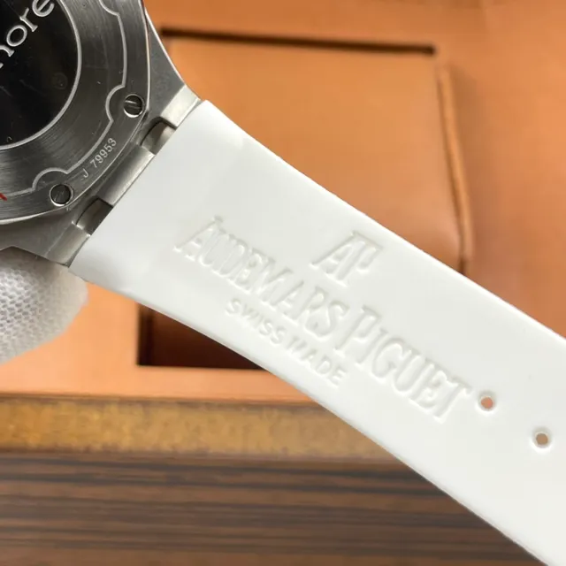 Audemars Piguet Royal Oak Offshore Chronograph सफेद डायल हीरा बेजल यांत्रिक घड़ी 2