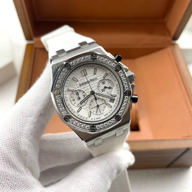Audemars Piguet Royal Oak Offshore Chronograph सफेद डायल हीरा बेजल यांत्रिक घड़ी 5
