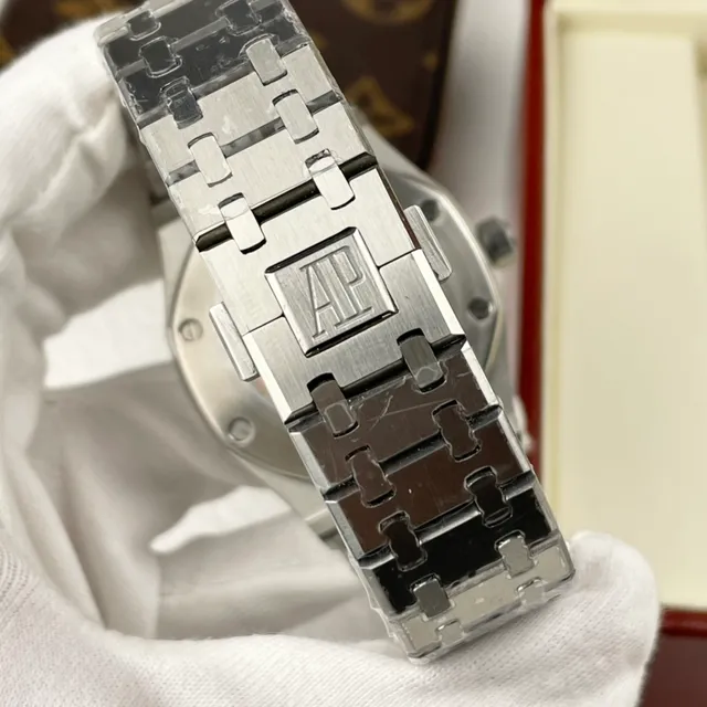 Audemars Piguet Royal Oak 镂空黑色表盘陀飞轮机械腕表 2