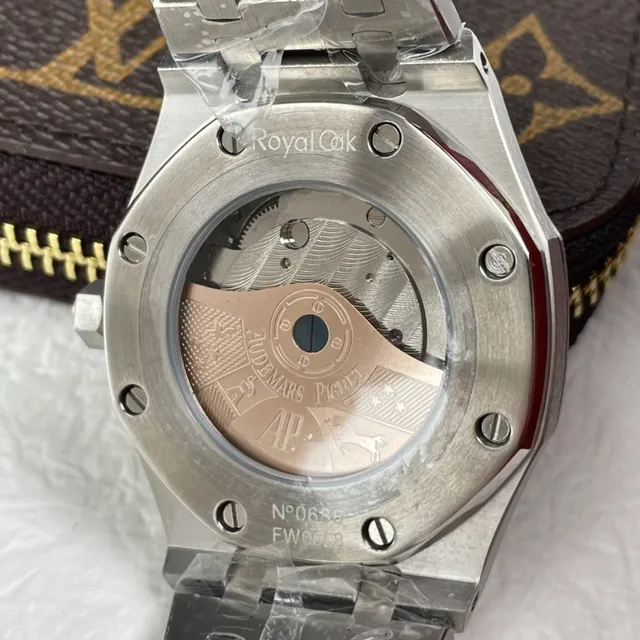 Audemars Piguet Royal Oak 镂空黑色表盘陀飞轮机械腕表 3