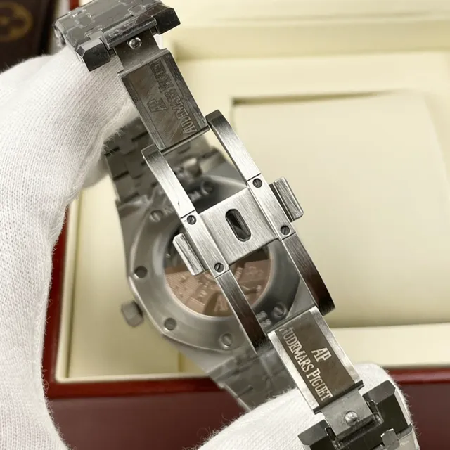 Audemars Piguet Royal Oak 镂空黑色表盘陀飞轮机械腕表 4