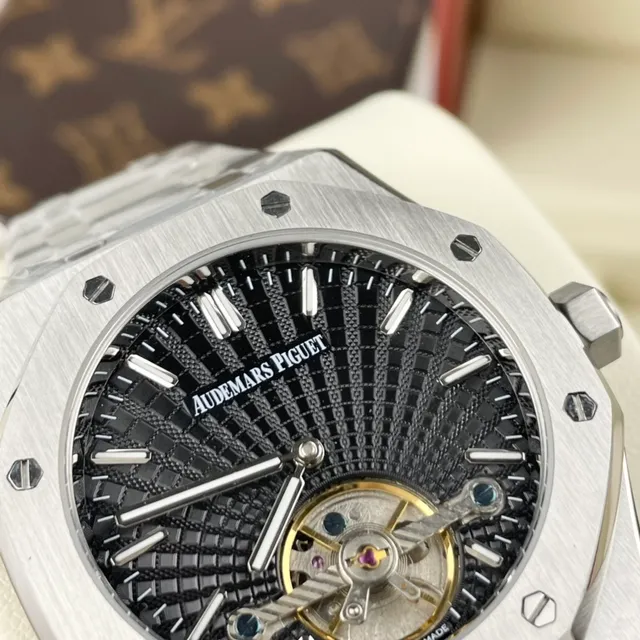 Audemars Piguet Royal Oak 镂空黑色表盘陀飞轮机械腕表 6