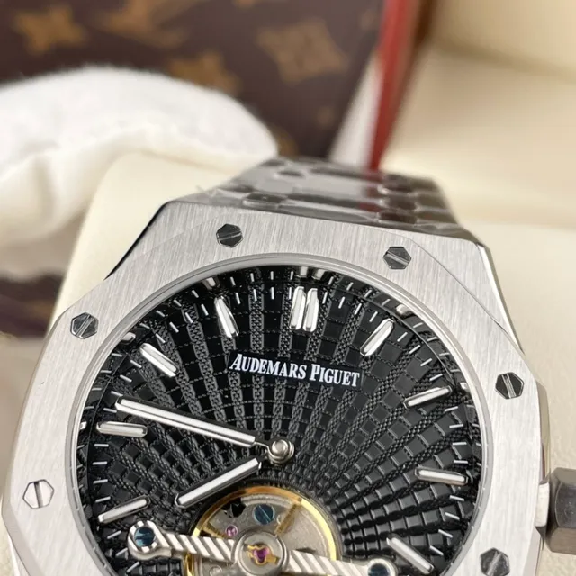 Audemars Piguet Royal Oak 镂空黑色表盘陀飞轮机械腕表 7