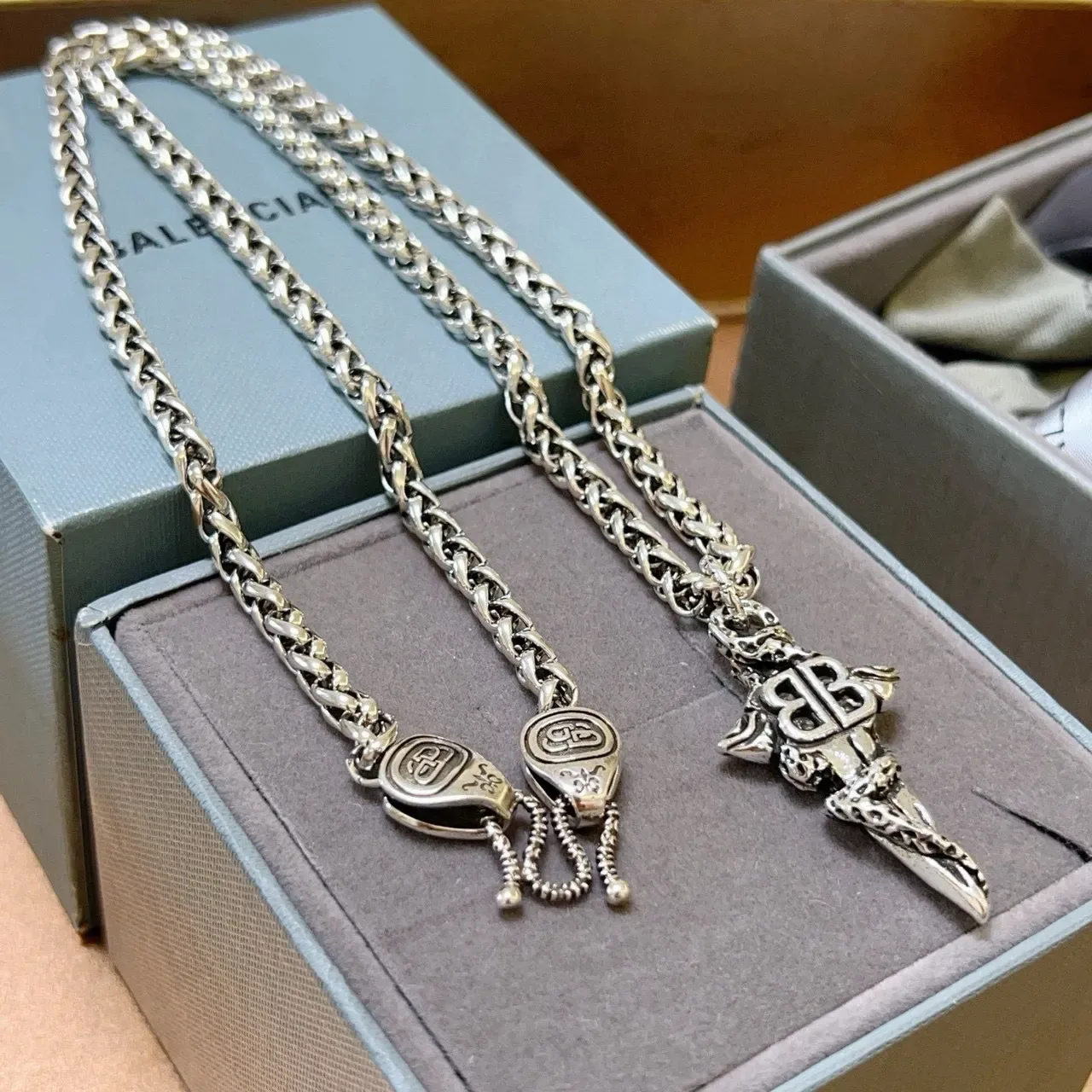 Balenciaga BB Dagger 银色 编织曲奇链 精致 monogram 坠饰 项链 2
