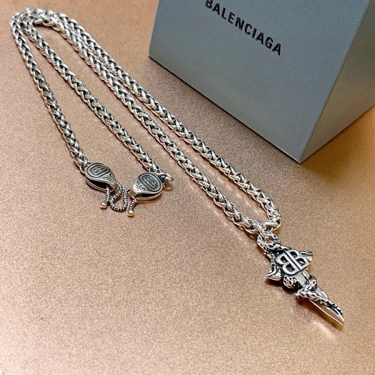 Balenciaga BB Dagger 银色 编织曲奇链 精致 monogram 坠饰 项链 4