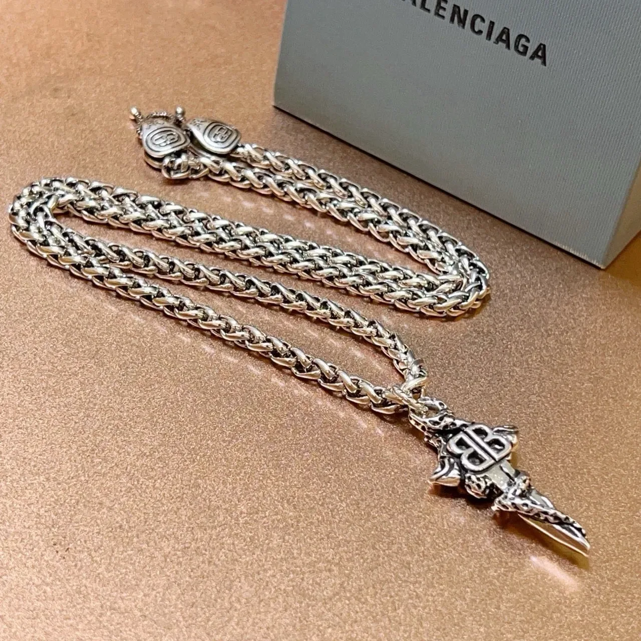 Balenciaga BB Dagger 银色 编织曲奇链 精致 monogram 坠饰 项链 7