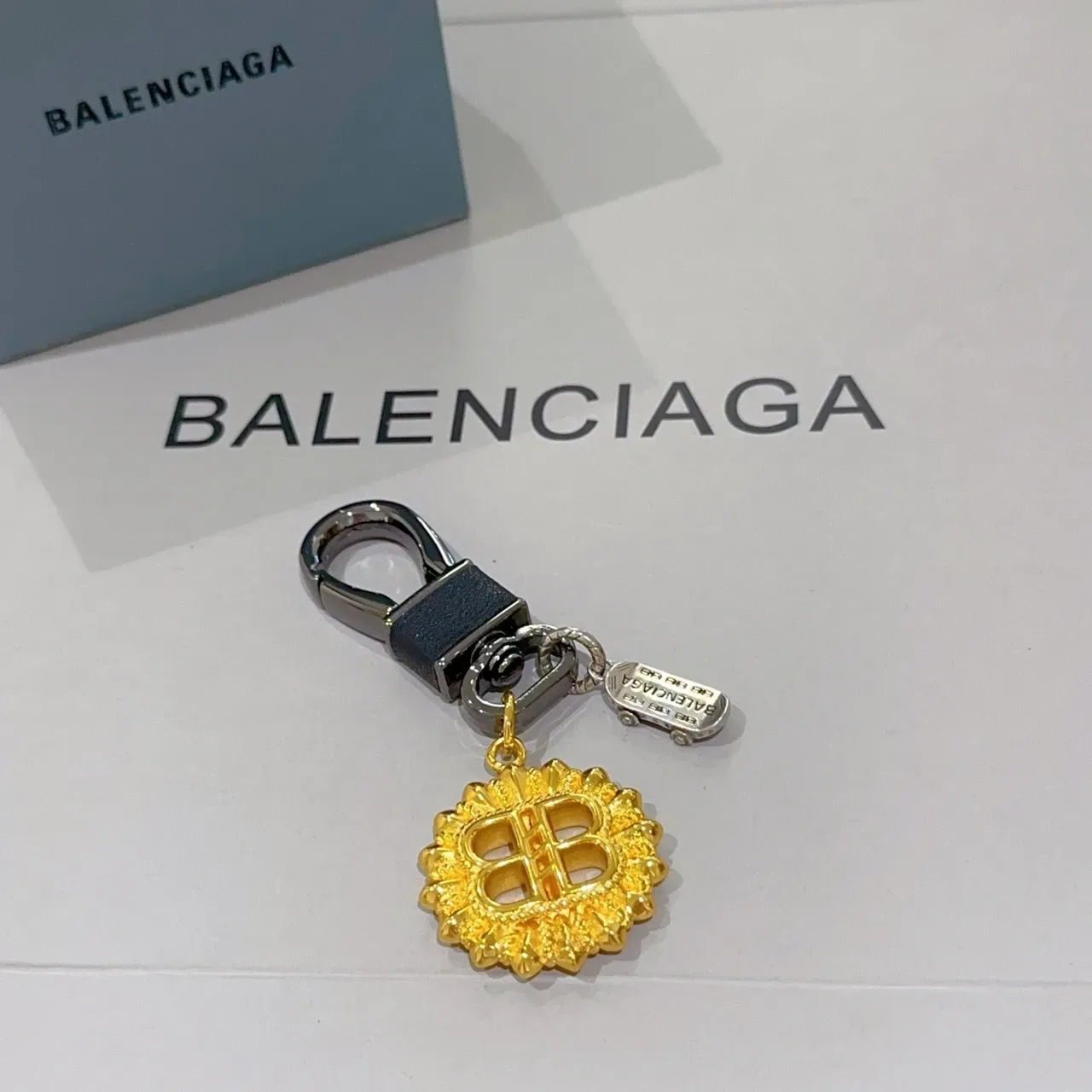 Balenciaga BB Or Noir Sunburst Logo Bijoux Métal 3