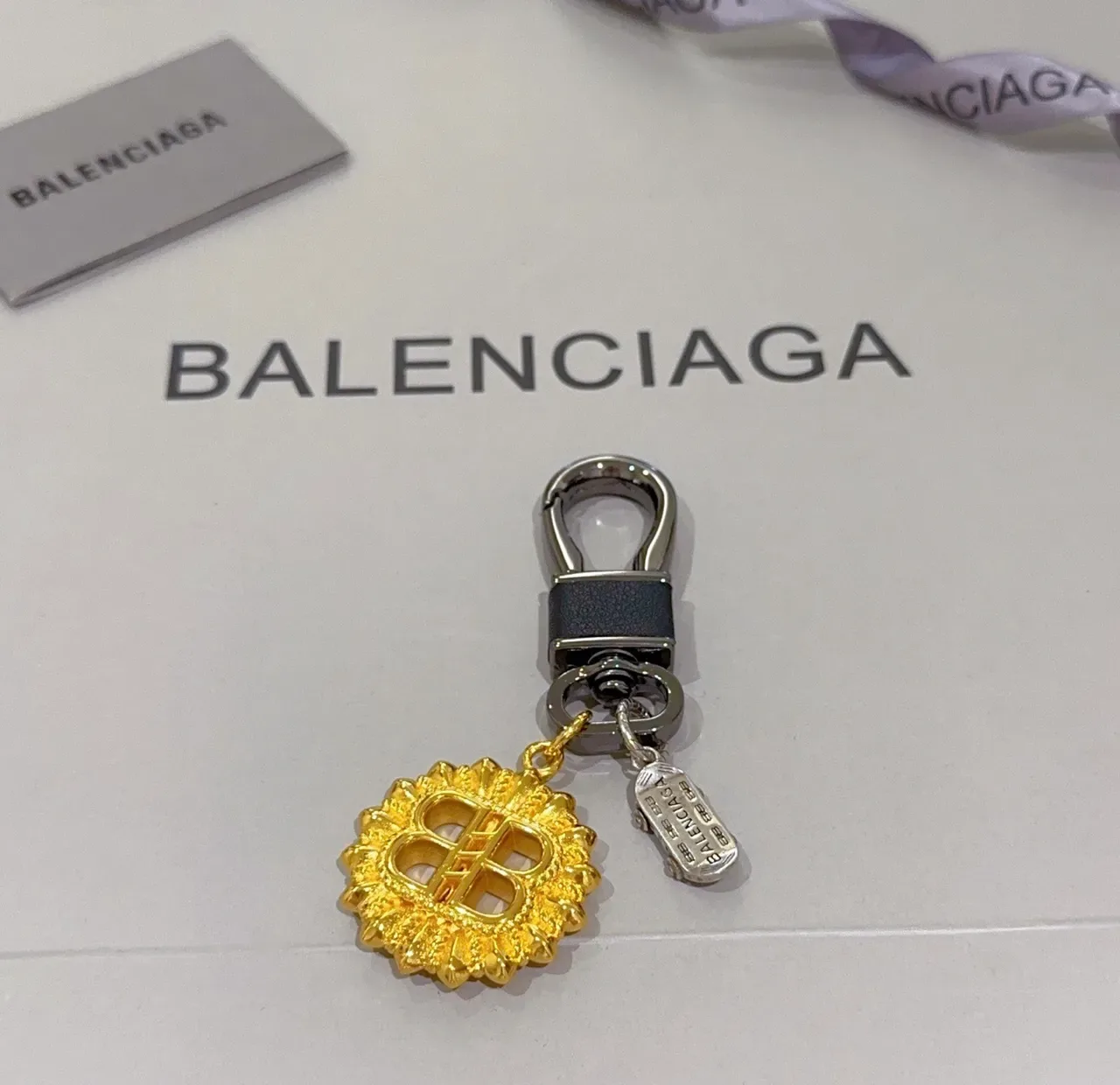 Balenciaga BB Or Noir Sunburst Logo Bijoux Métal 5