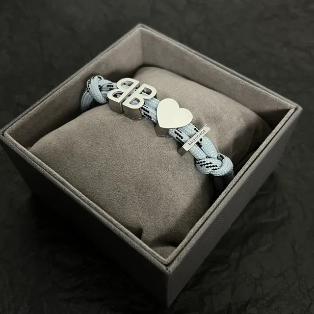 Balenciaga BB Heart Pulsera de Cuerda Gris Plata Trenzada Interlocking Logo 3
