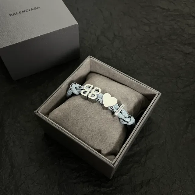 Balenciaga BB Heart Pulsera de Cuerda Gris Plata Trenzada Interlocking Logo 5