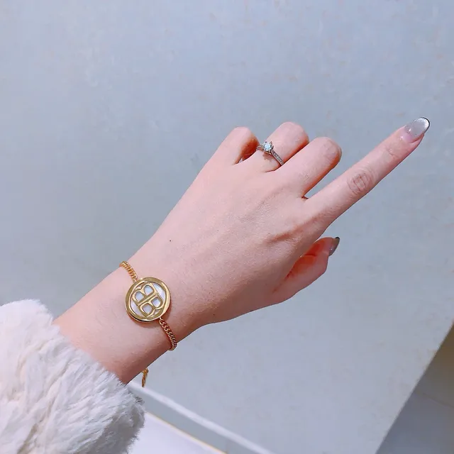 سوارة بالنسياغا BB Logo ذهبية بيضاء سلسلة كيرب دائرية تعليق سوارة 8