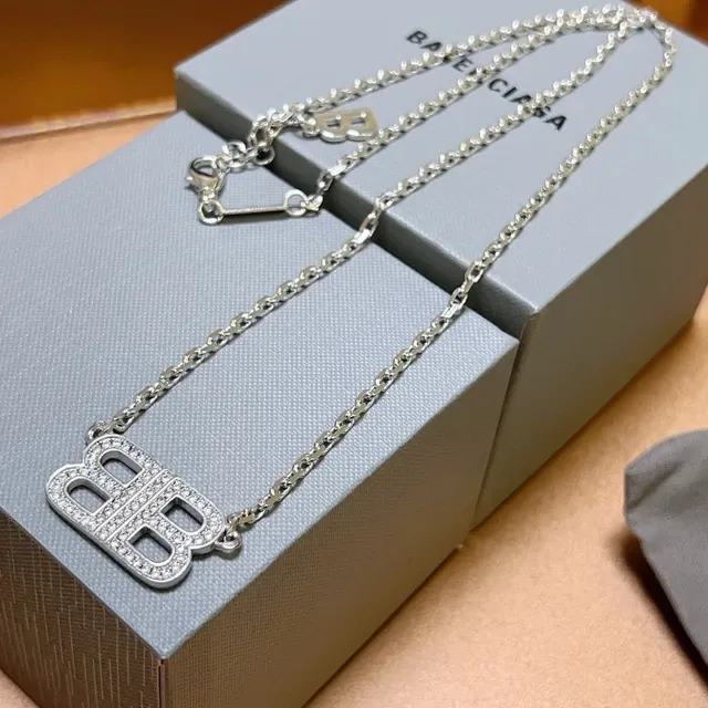 Colar pingante Balenciaga BB Logo Pavé Double-B 4