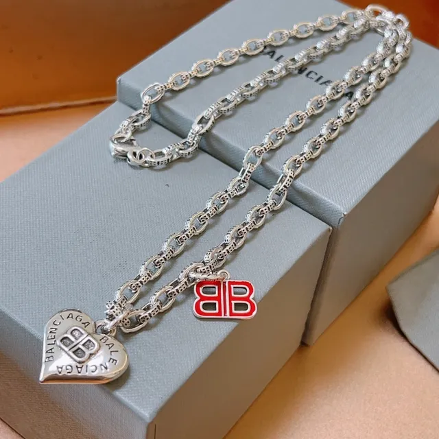 Balenciaga BB Motif 心形珐琅坠子项链 3