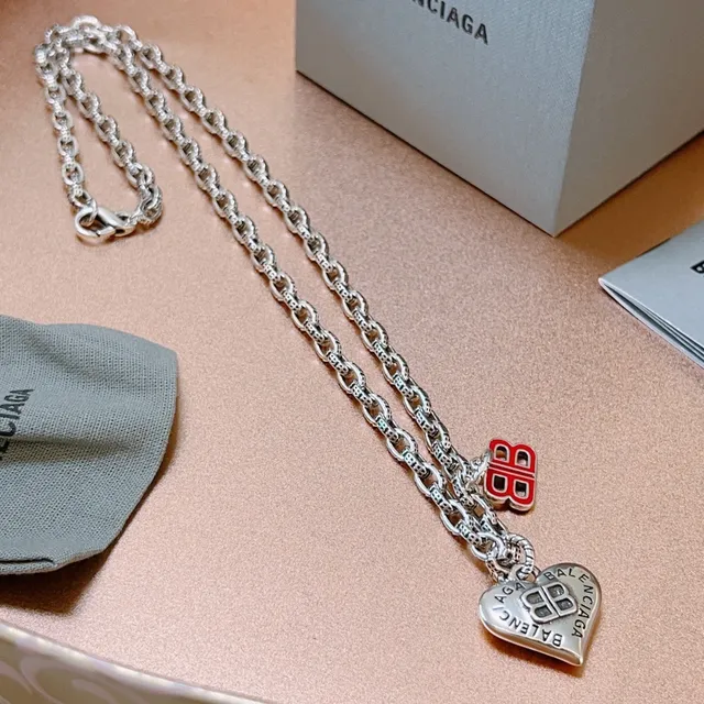 Balenciaga BB Motif 心形珐琅坠子项链 4