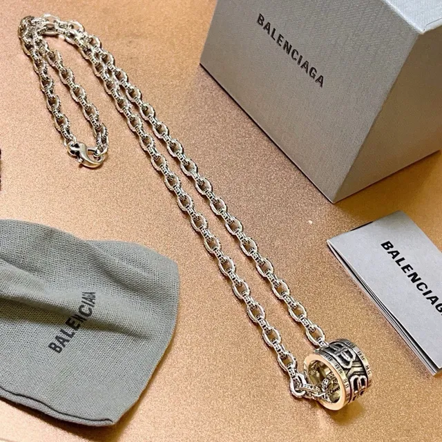 Balenciaga BB 银调圆柱形吊坠链条项链 4