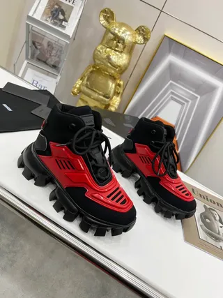 Balenciaga sneakers chunky noir et rouge à lacets hauts jaula sculptée 6