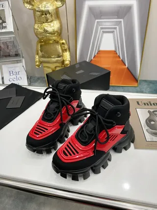 Balenciaga sneakers chunky noir et rouge à lacets hauts jaula sculptée 7
