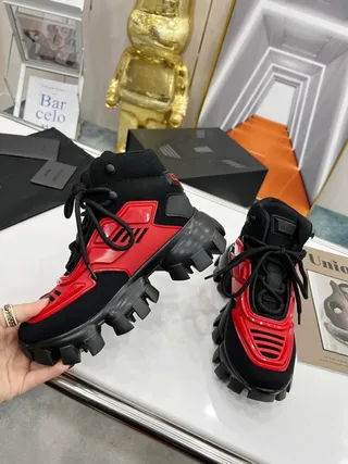 Balenciaga sneakers chunky noir et rouge à lacets hauts jaula sculptée 9