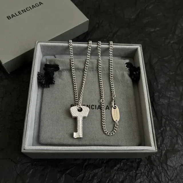 Collares Balenciaga Cristal-Pavé Chave e Coração 3