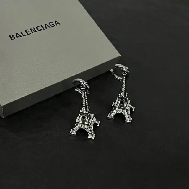 Balenciaga इफेल टावर क्रिस्टल सिल्वर टोन ईयररिंग्स 4