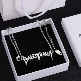 巴伦西亚亚 Logo Pendant 银黑 Curb Chain 链项链