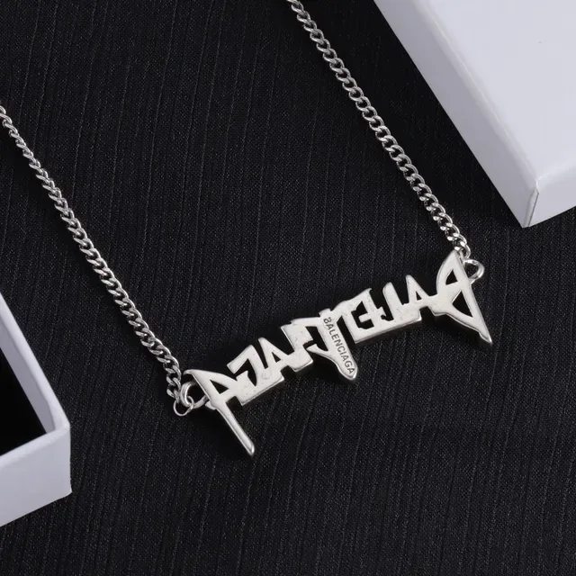 巴伦西亚亚 Logo Pendant 银黑 Curb Chain 链项链 3