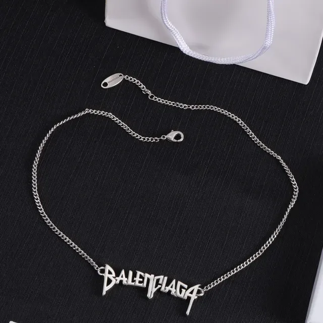 巴伦西亚亚 Logo Pendant 银黑 Curb Chain 链项链 5