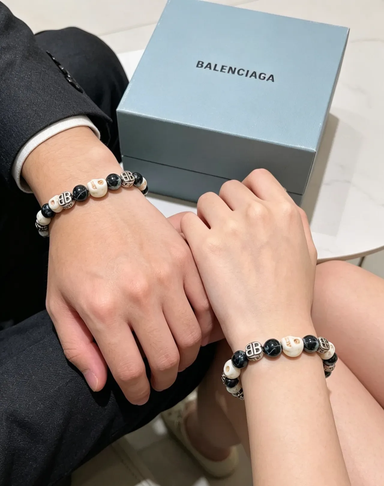 Balenciaga खोपड़ी और BB Monogram मोती कंगन 3