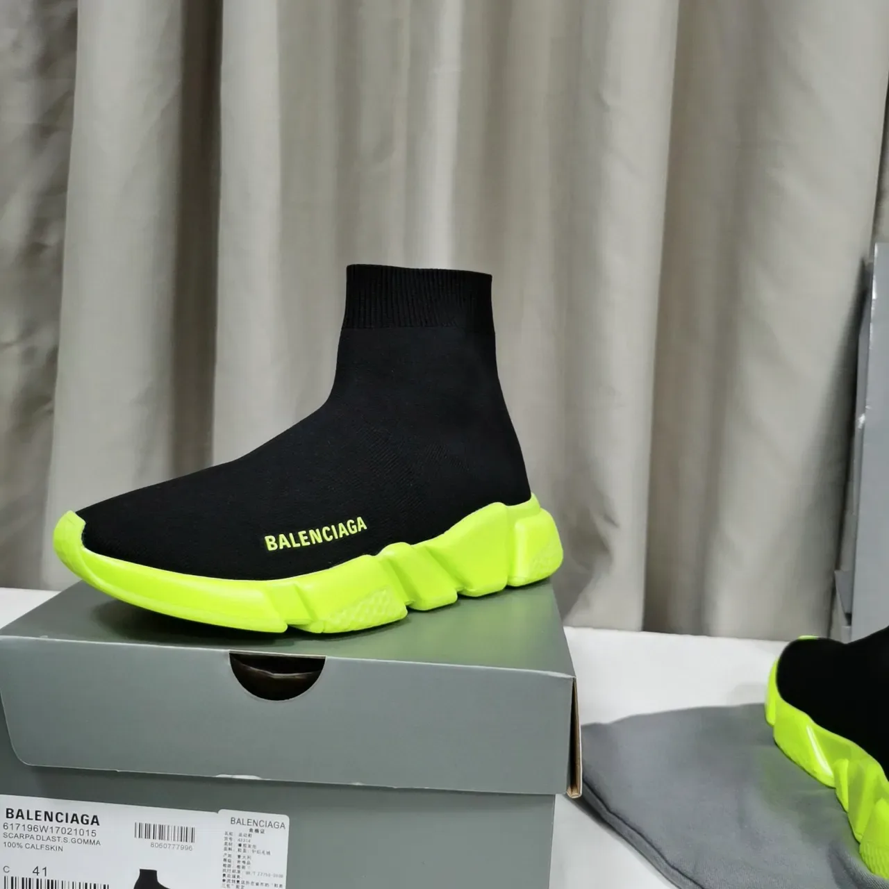 Balenciaga Speed Trainer 黑色和霓虹黄生活方式运动鞋 3